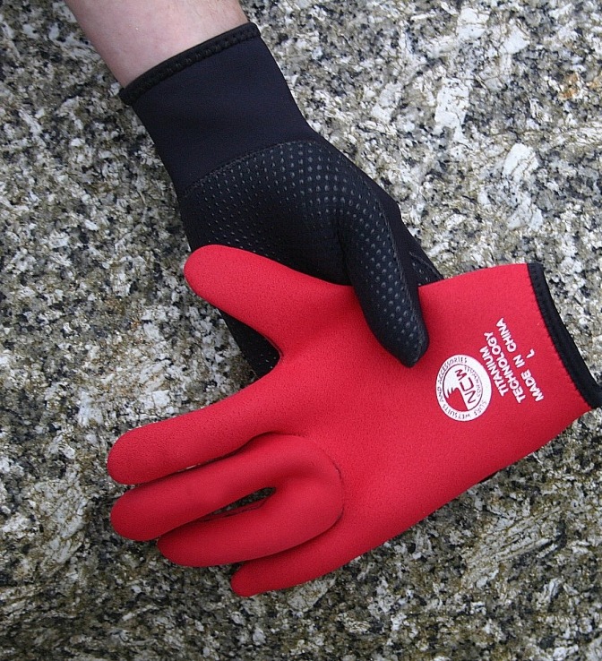 3mm wetsuit gloves All adult sizes avail. warm/grippy palm Titanium XStretch 