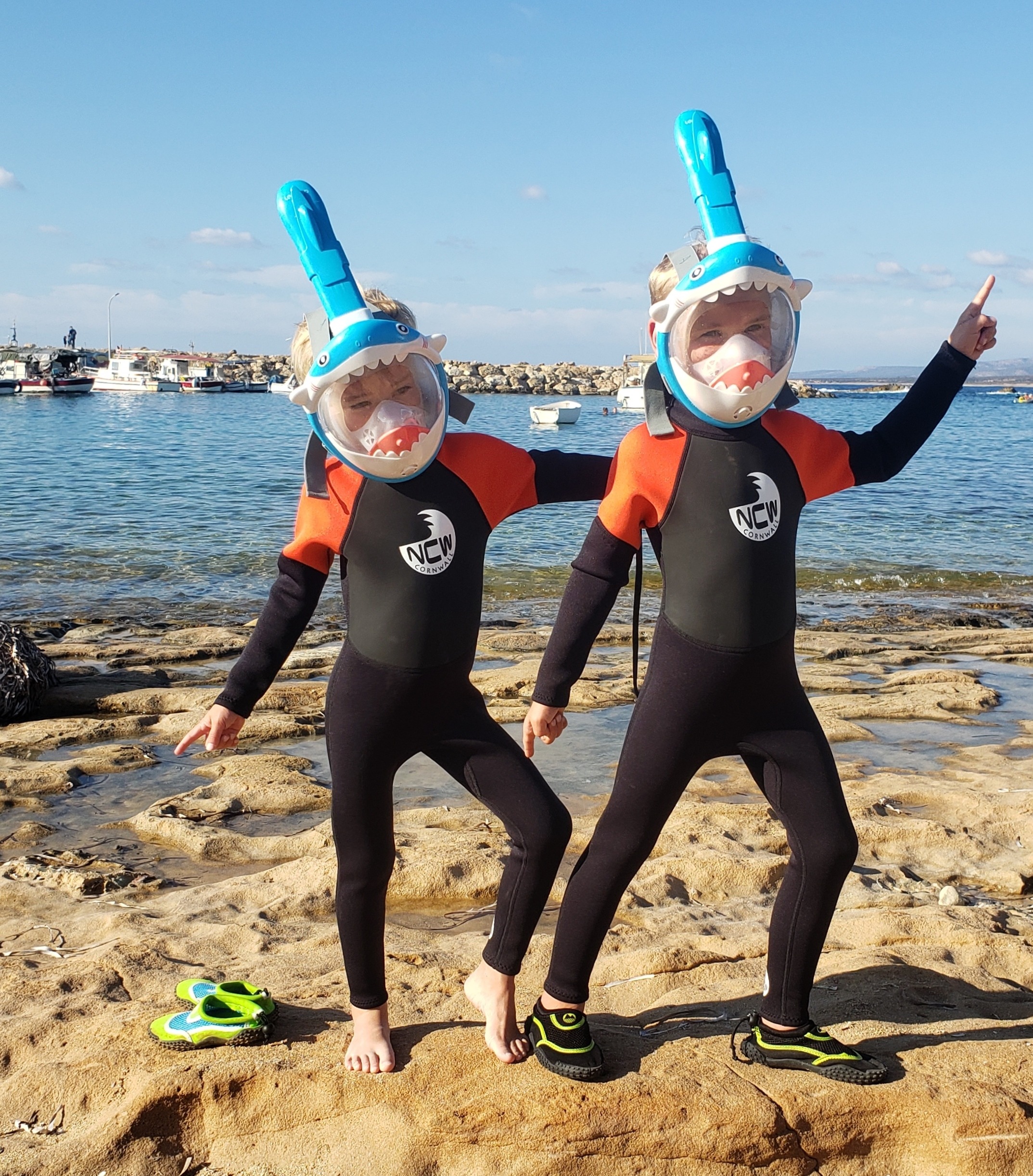 Size XXL most age 7-8yrs NEW Kids 3mm full wetsuit all watersports beach use 