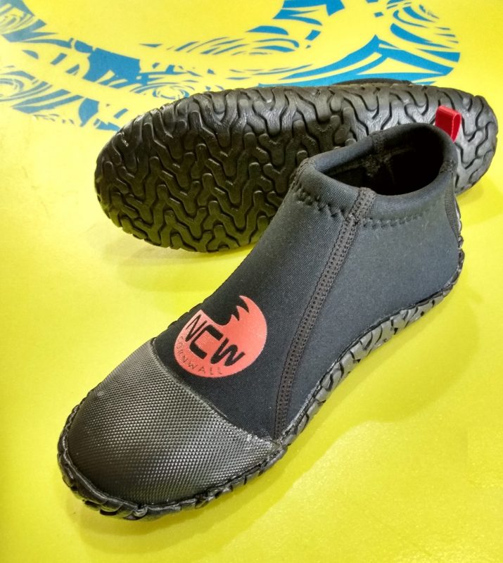 3mm Kids / Childrens Wetsuit ankle boots - easy fit and good sole protection / grip