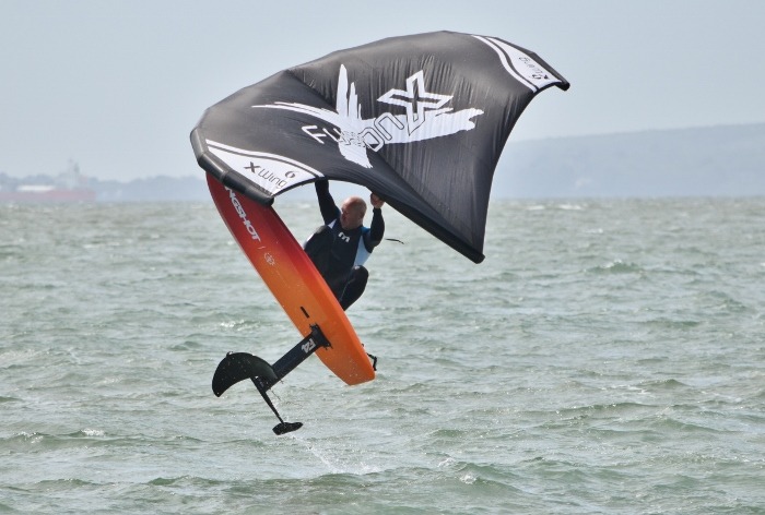 windsurf foiling & wing foiling jumping