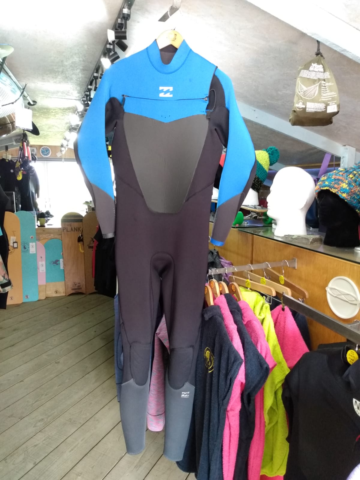 used billabong absolute 5/4 chest zip rear