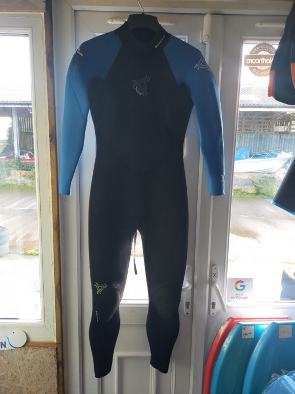 USED Ladies Excel Iconx 5.4mm wetsuit size 8