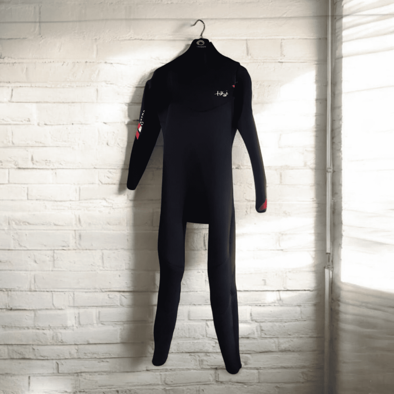 USED MENS WETSUIT – Tiki Zepha 4/3 chest zip wetsuit size XL (like new!)
