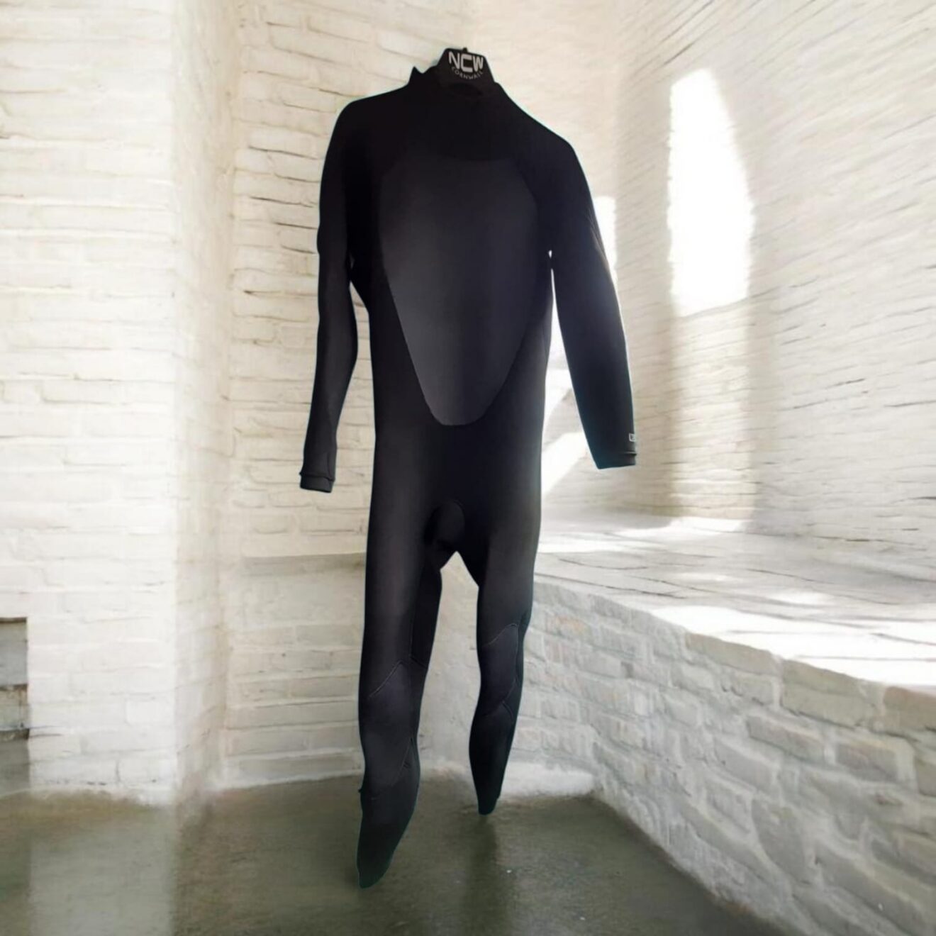 Pre loved O’Neill Epic 4/3 size medium