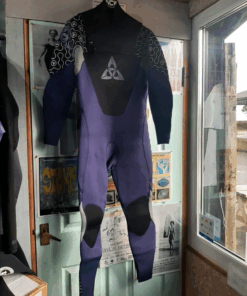 New old stock O'shea chest zip wetsuit - 3/2 - glued blind stitched - size medium - £85
