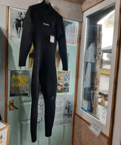 Pre loved Manera wetsuit - 4/3 - size medium - £99